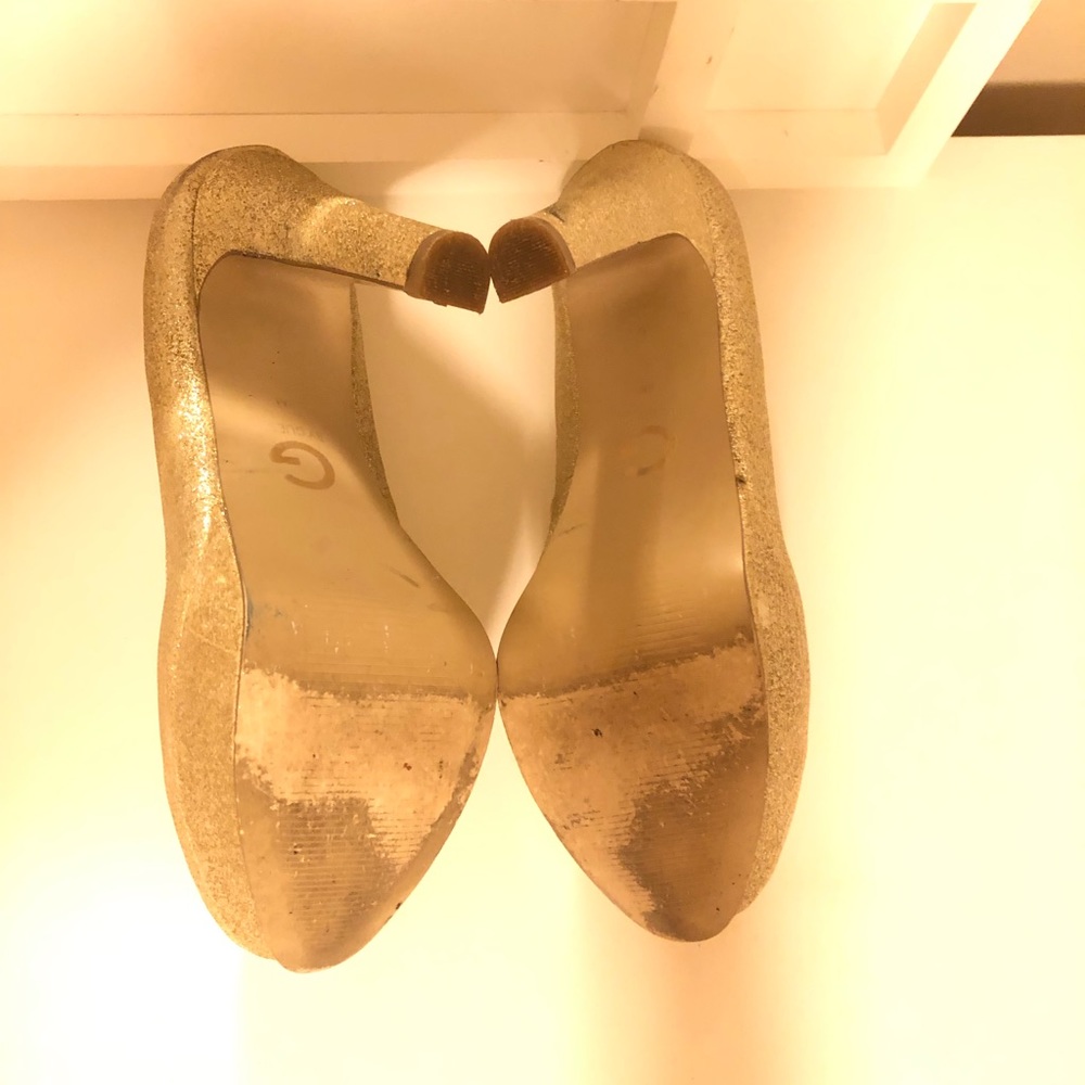 Shoes - Picture 7 of 8